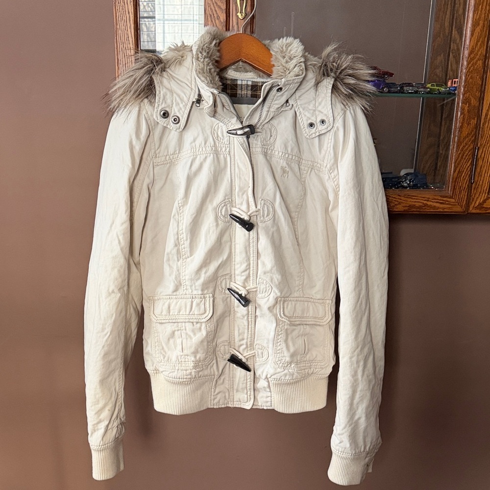 RARE Y2K Abercrombie & Fitch creme Toggle Jacket with Faux Fur Hood